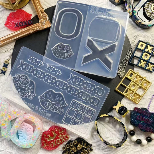 XOXO Elves Box Exclusive