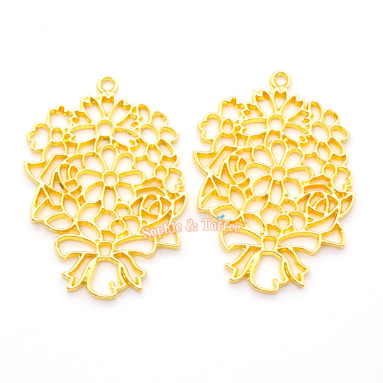 Charm de bisel abierto con ramo de flores (3 piezas)